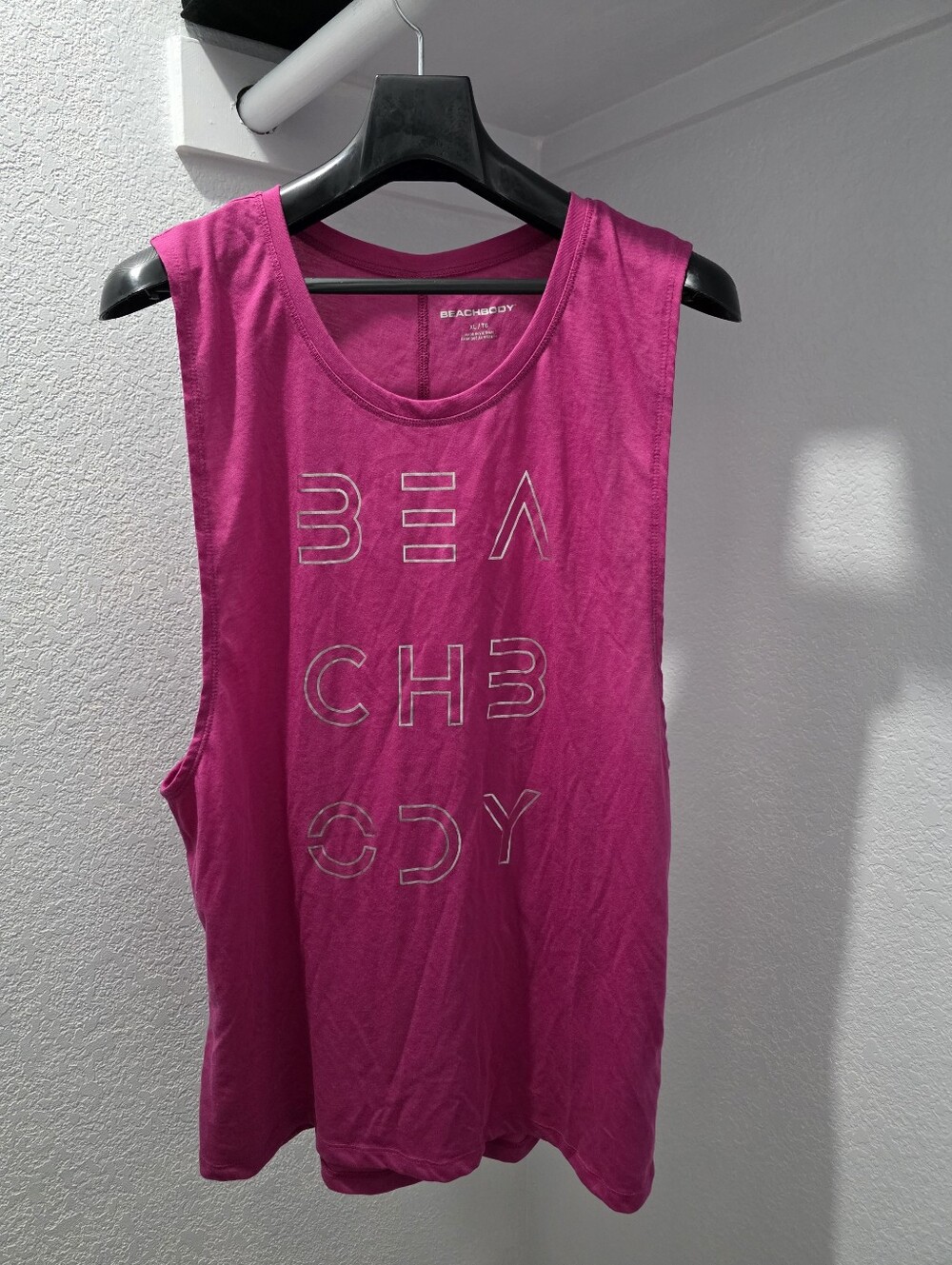 Women's XL Beachbody Hot Pink Tank Top